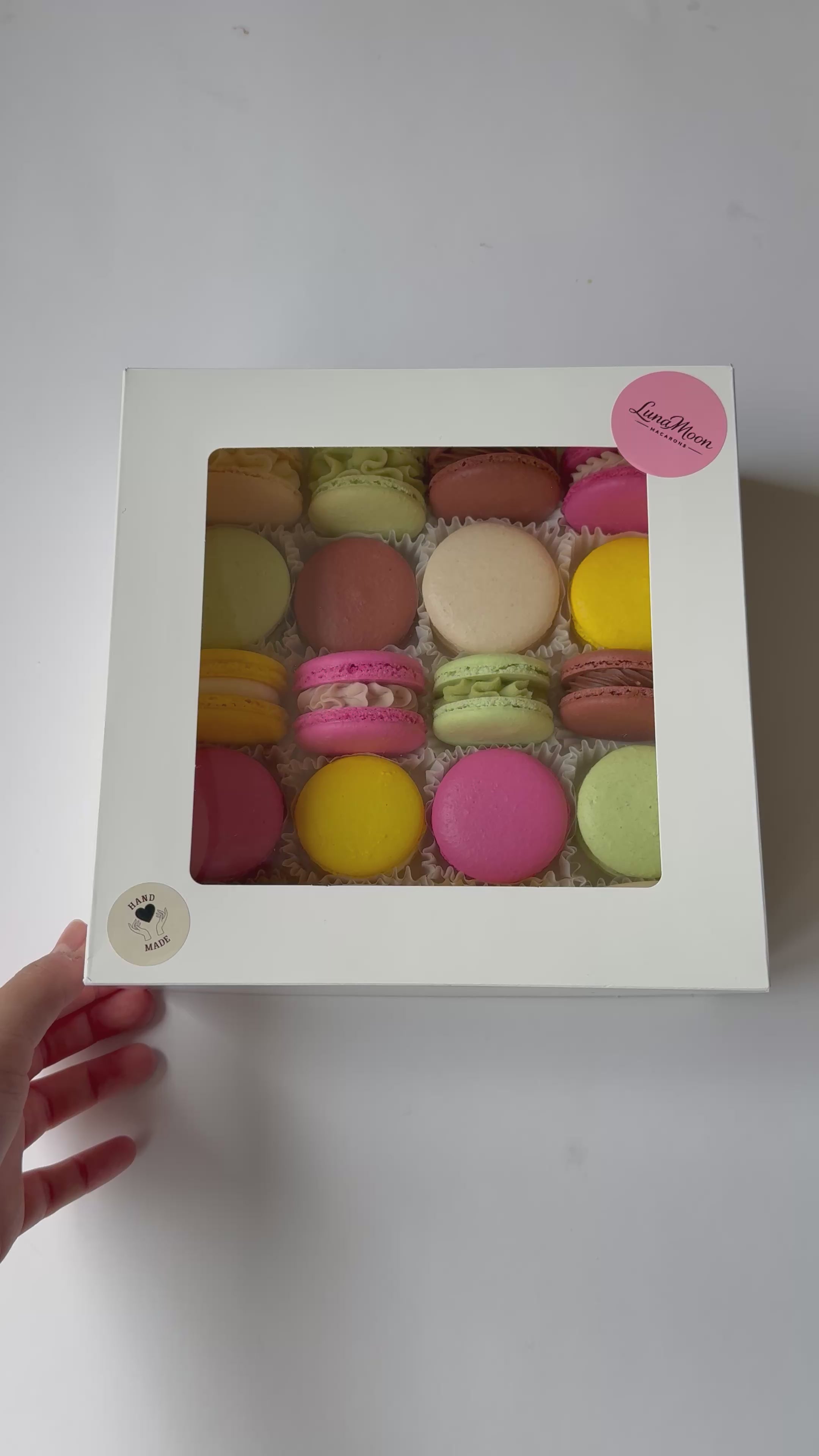 Signature Macaron Box